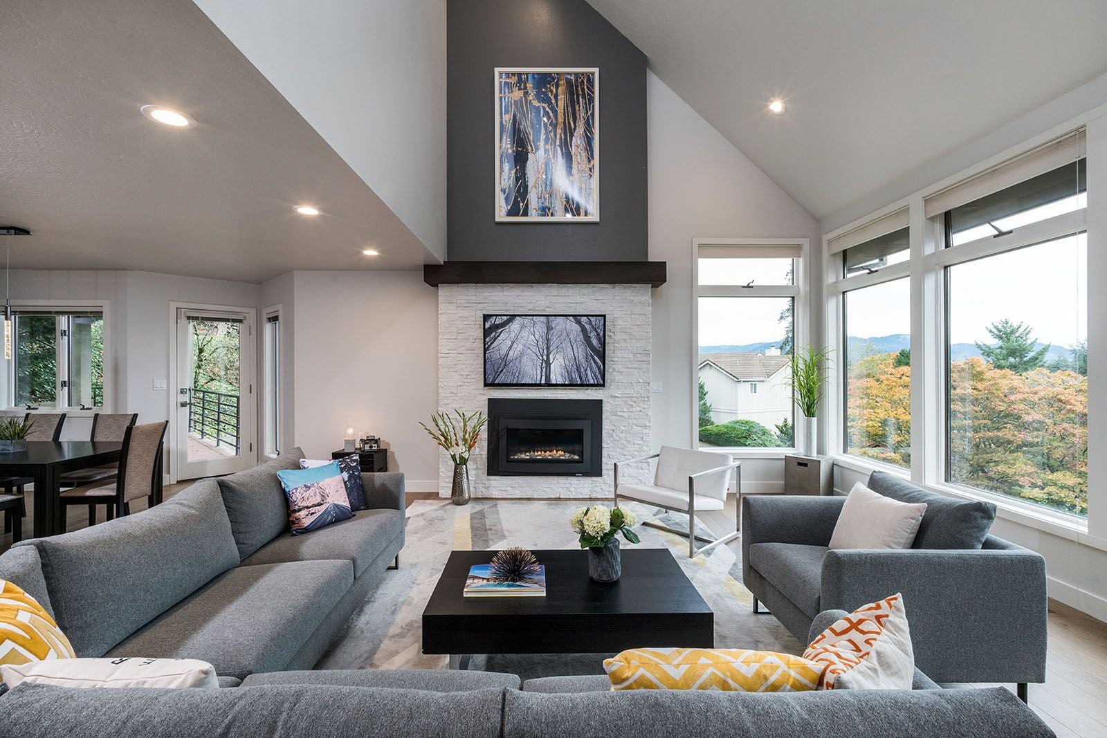 Interior Image -5c825de690db2